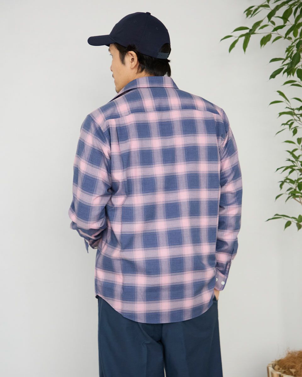 チェックシャツ