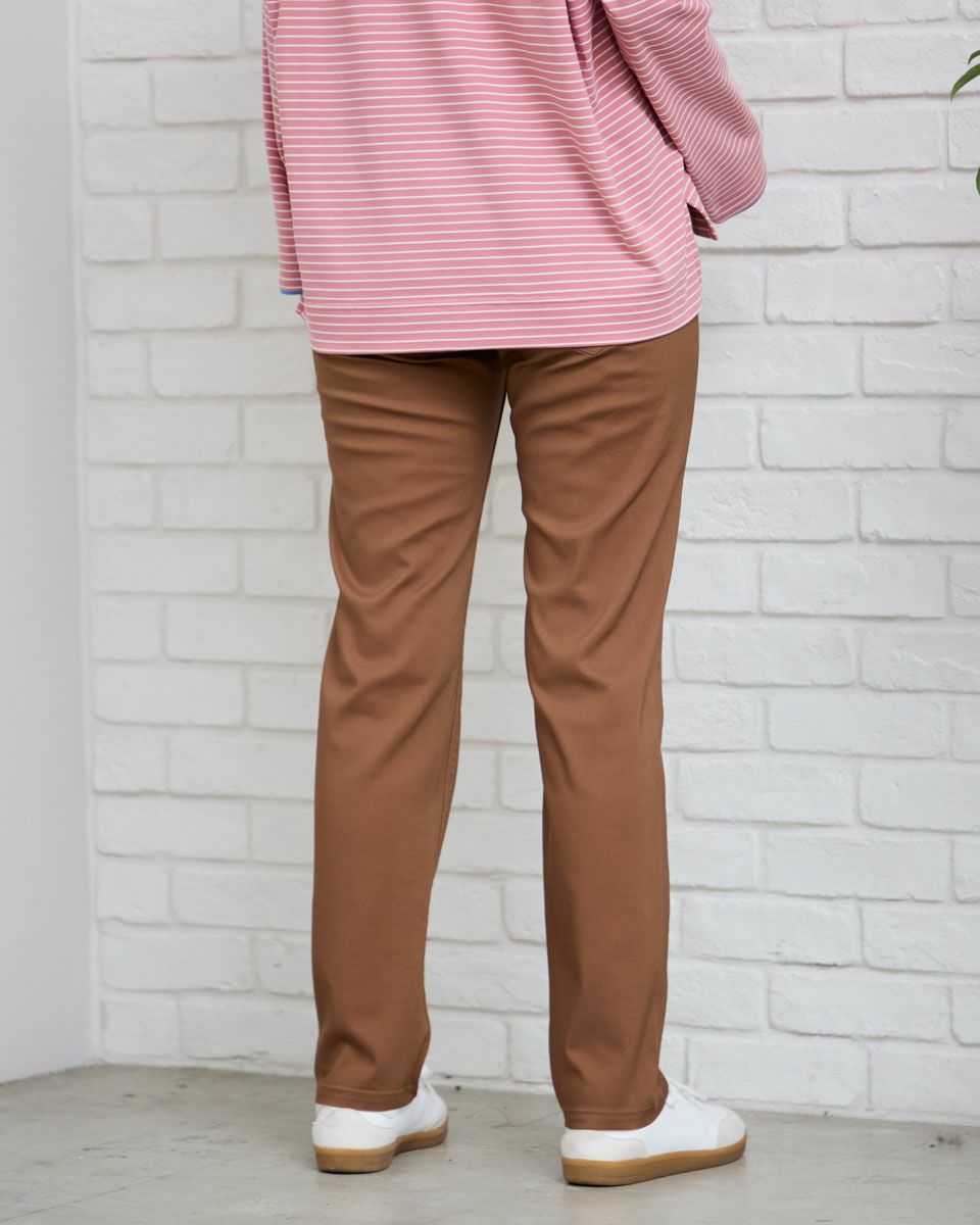 テーパードパンツ