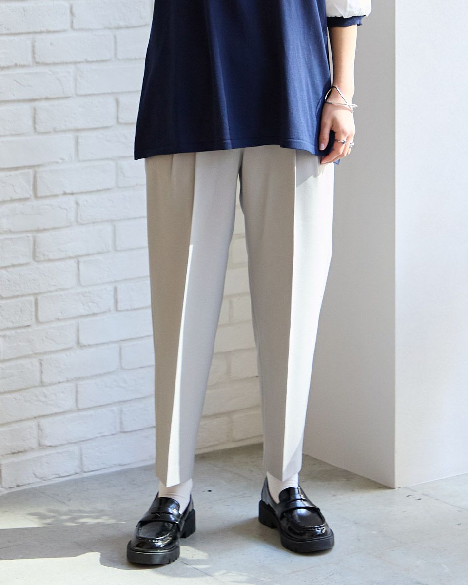 ツータックテーパード