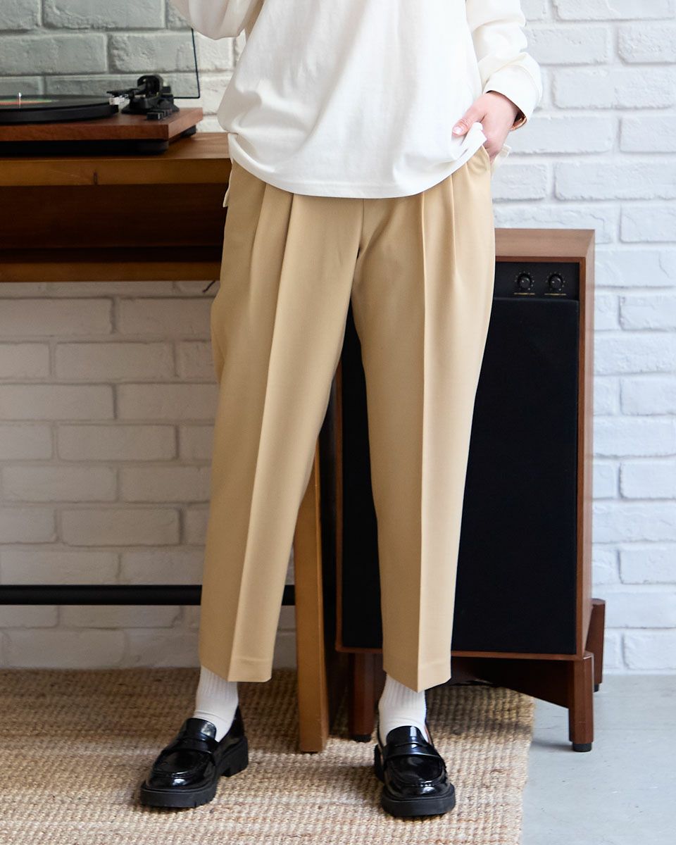 ツータックテーパード