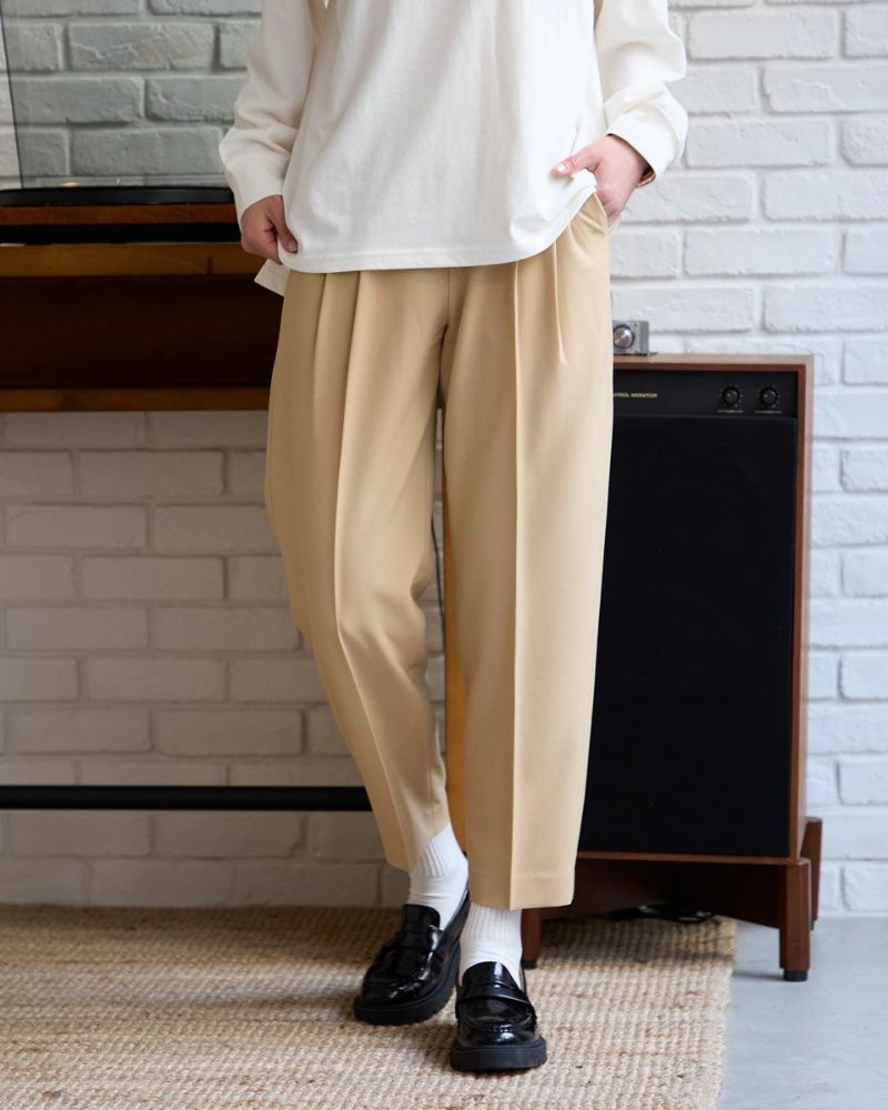 ツータックテーパード