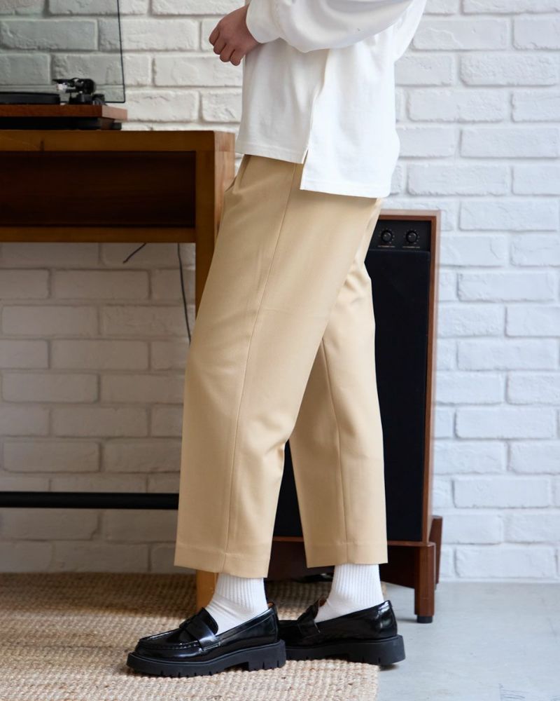 ツータックテーパード