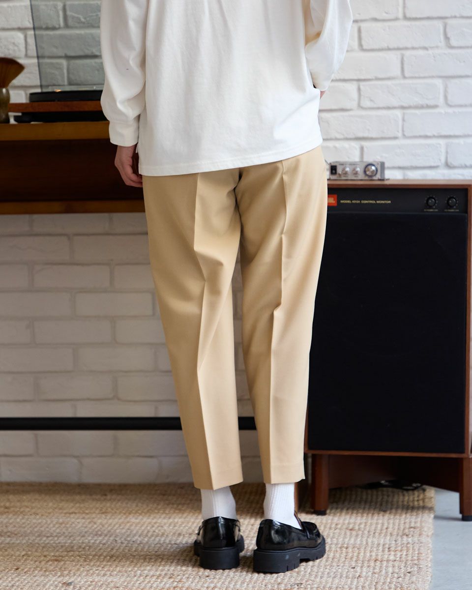 ツータックテーパード