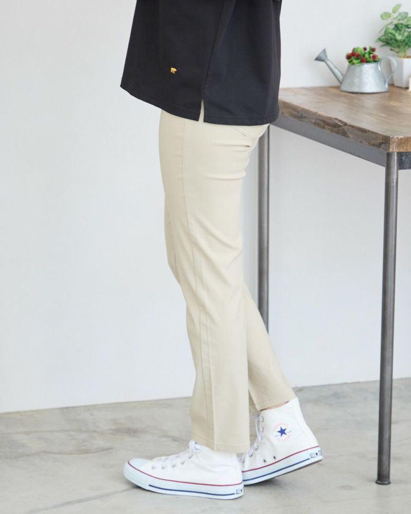 テーパードパンツ