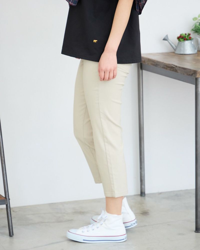 テーパードパンツ