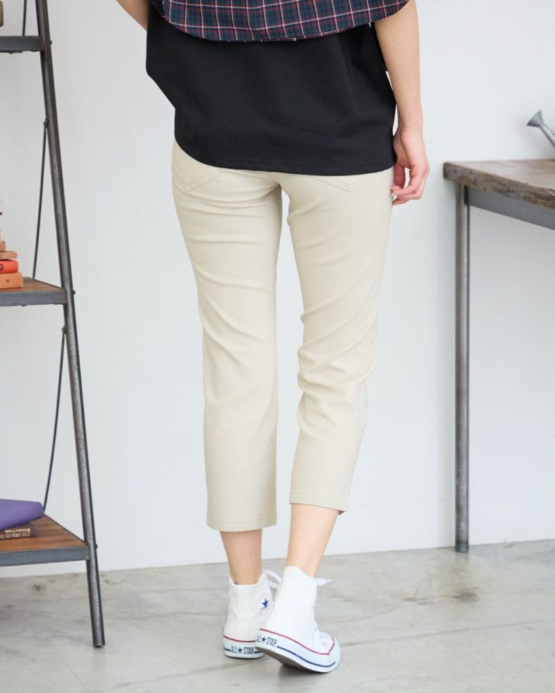 テーパードパンツ