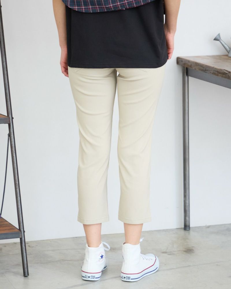 テーパードパンツ