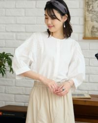 袖山タックブラウス