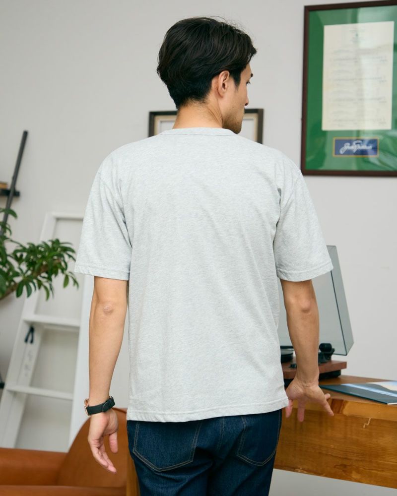 ロゴTシャツ