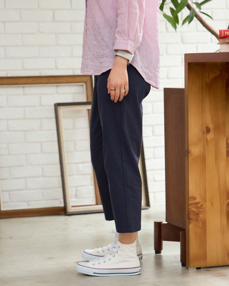 テーパードパンツ