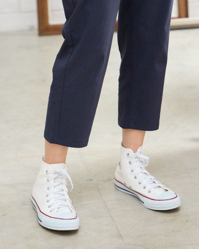 テーパードパンツ