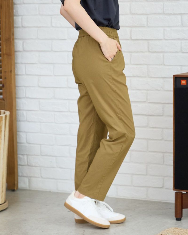 テーパードパンツ