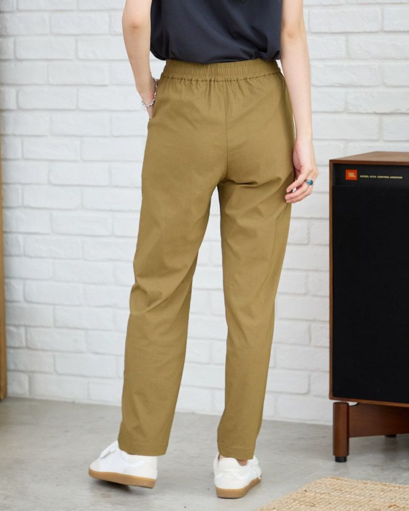 テーパードパンツ