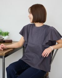 フリルピンタックブラウス
