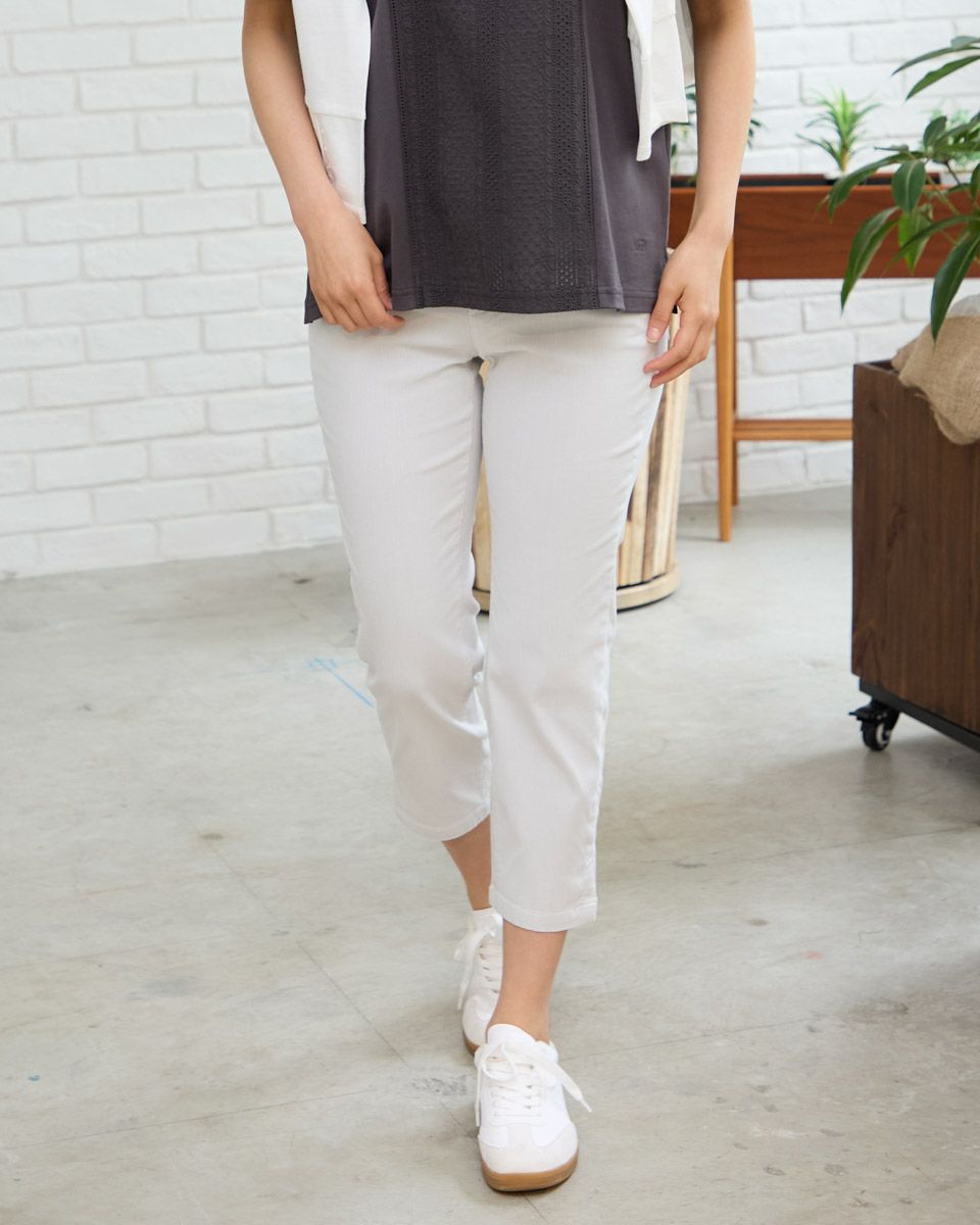 テーパードパンツ