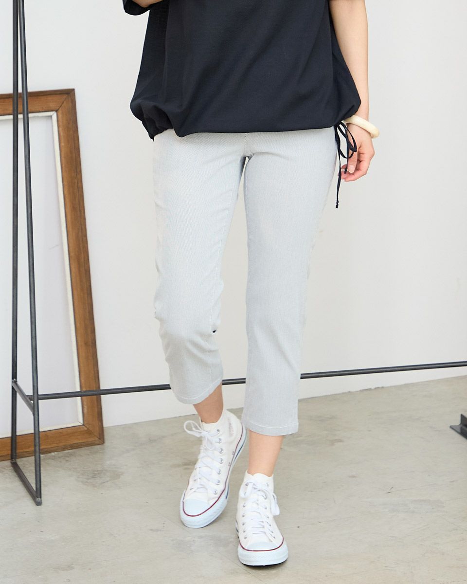 テーパードパンツ