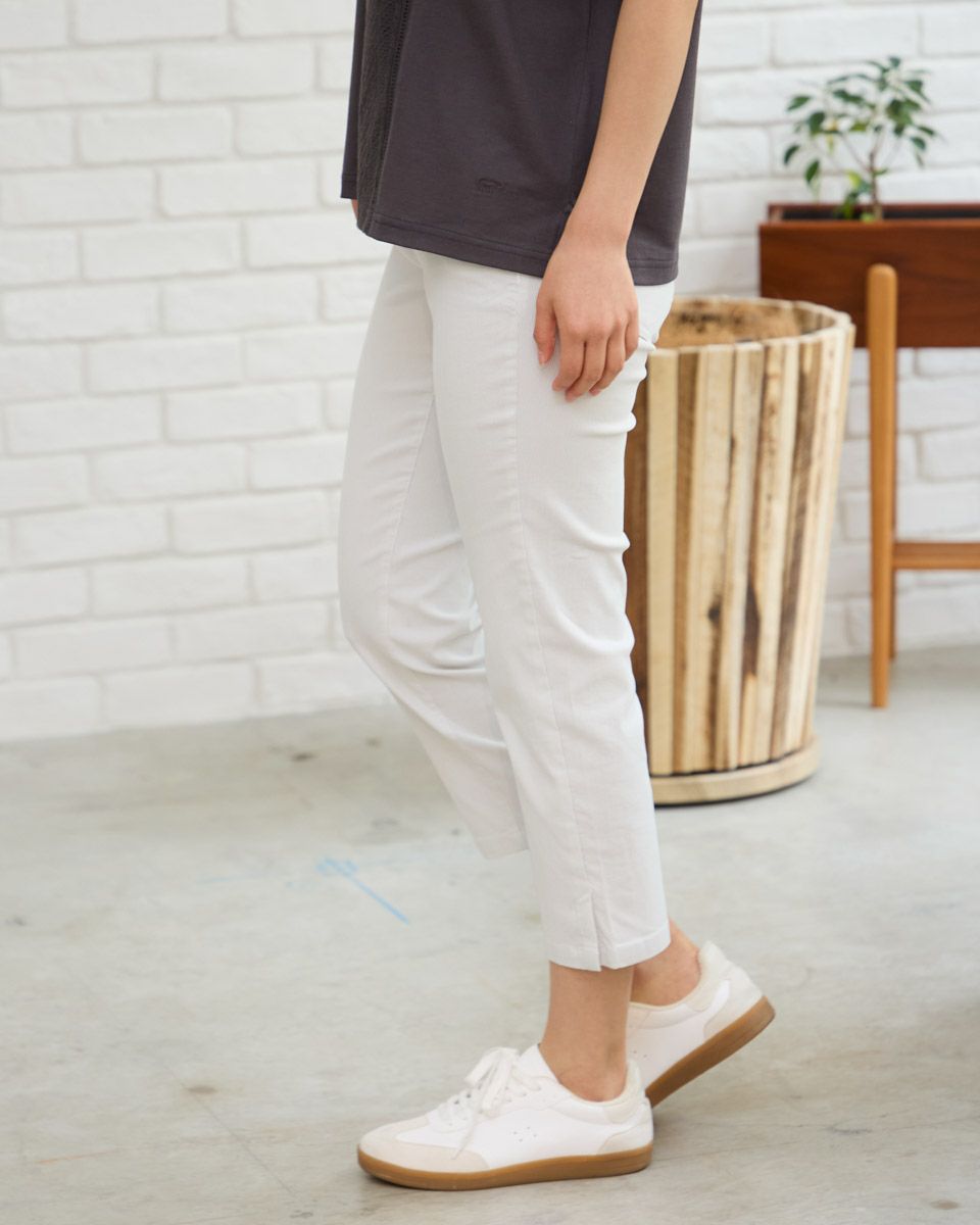 テーパードパンツ