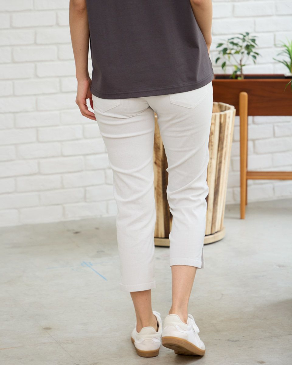 テーパードパンツ