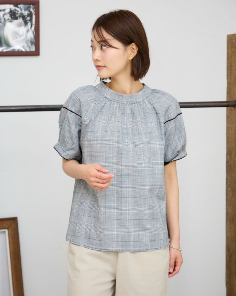 ハイネックブラウス