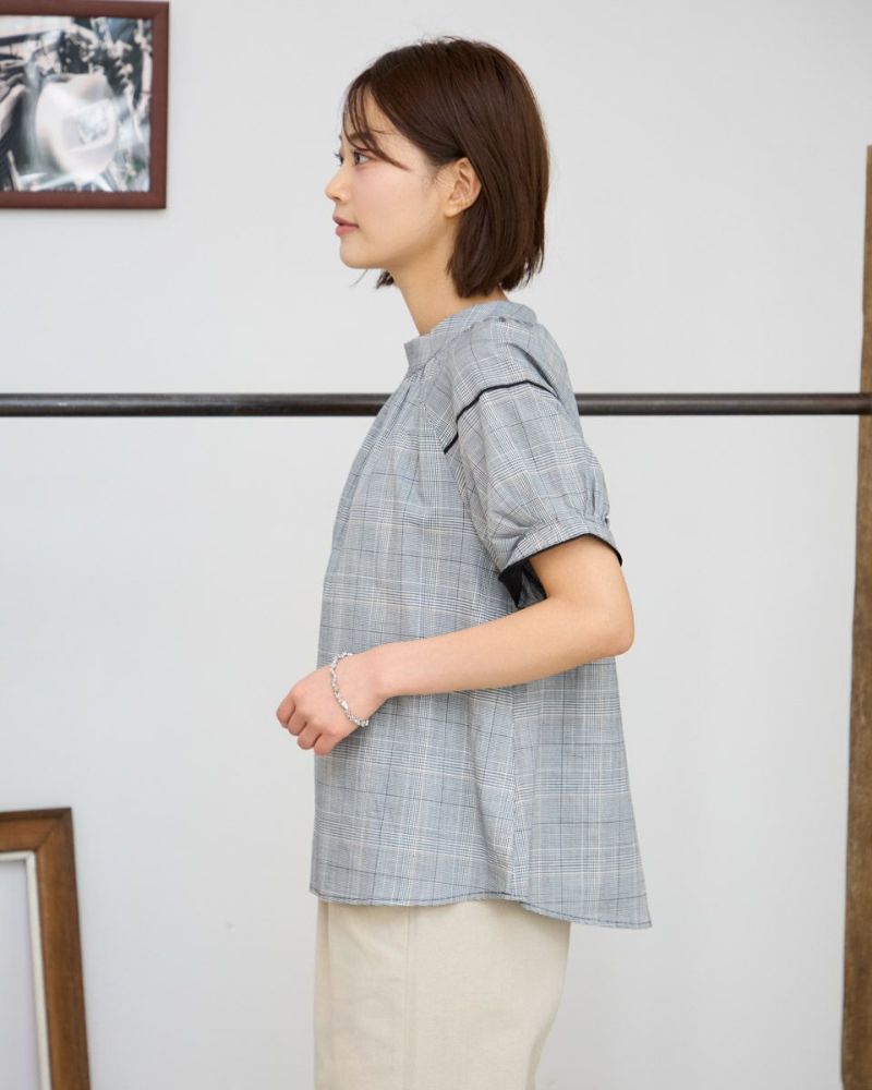 ハイネックブラウス