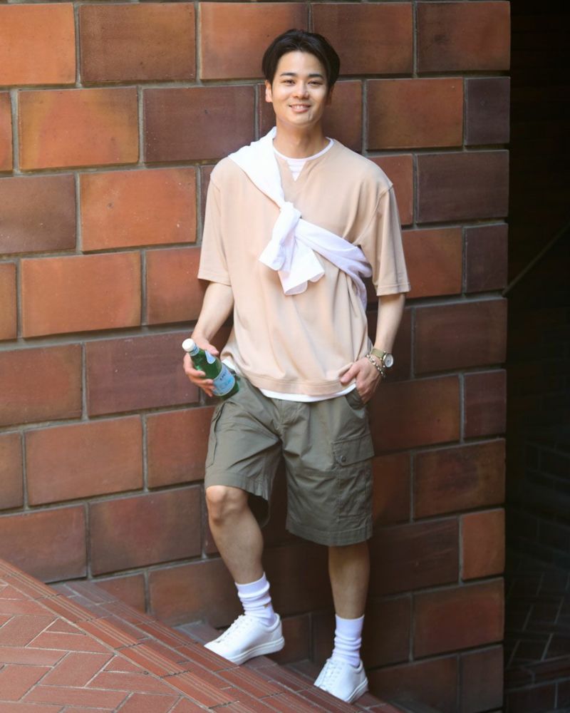 キーネックＴシャツ