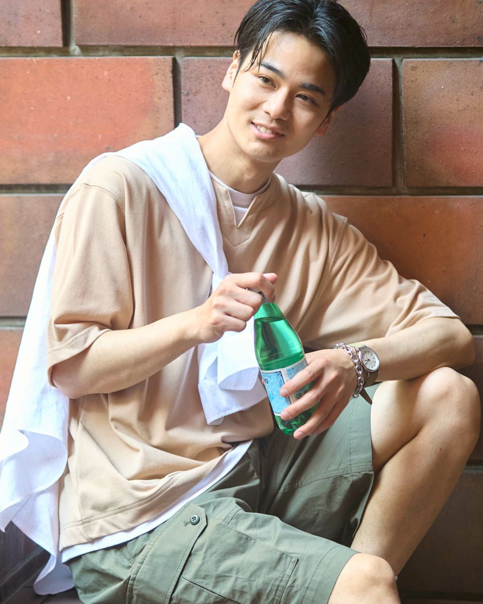 キーネックＴシャツ