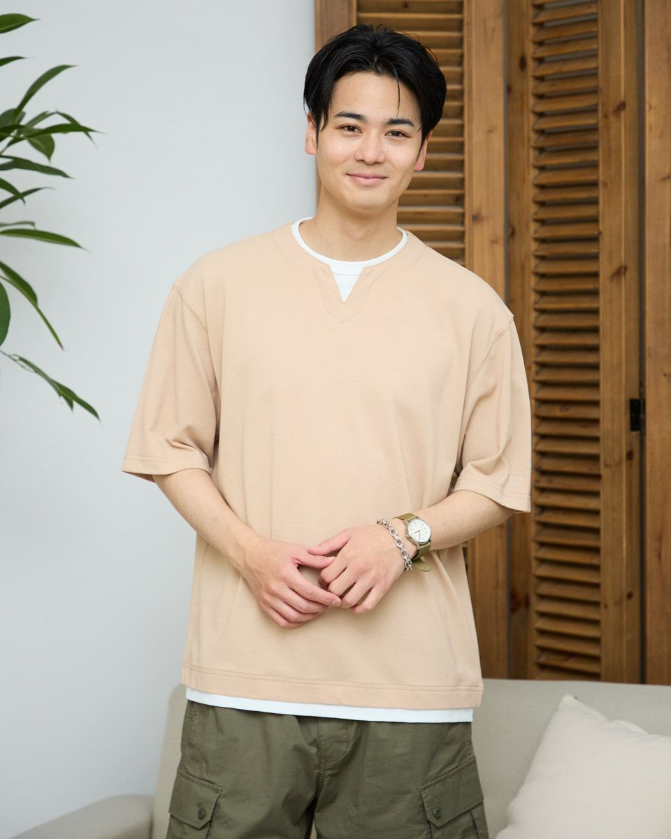 キーネックＴシャツ