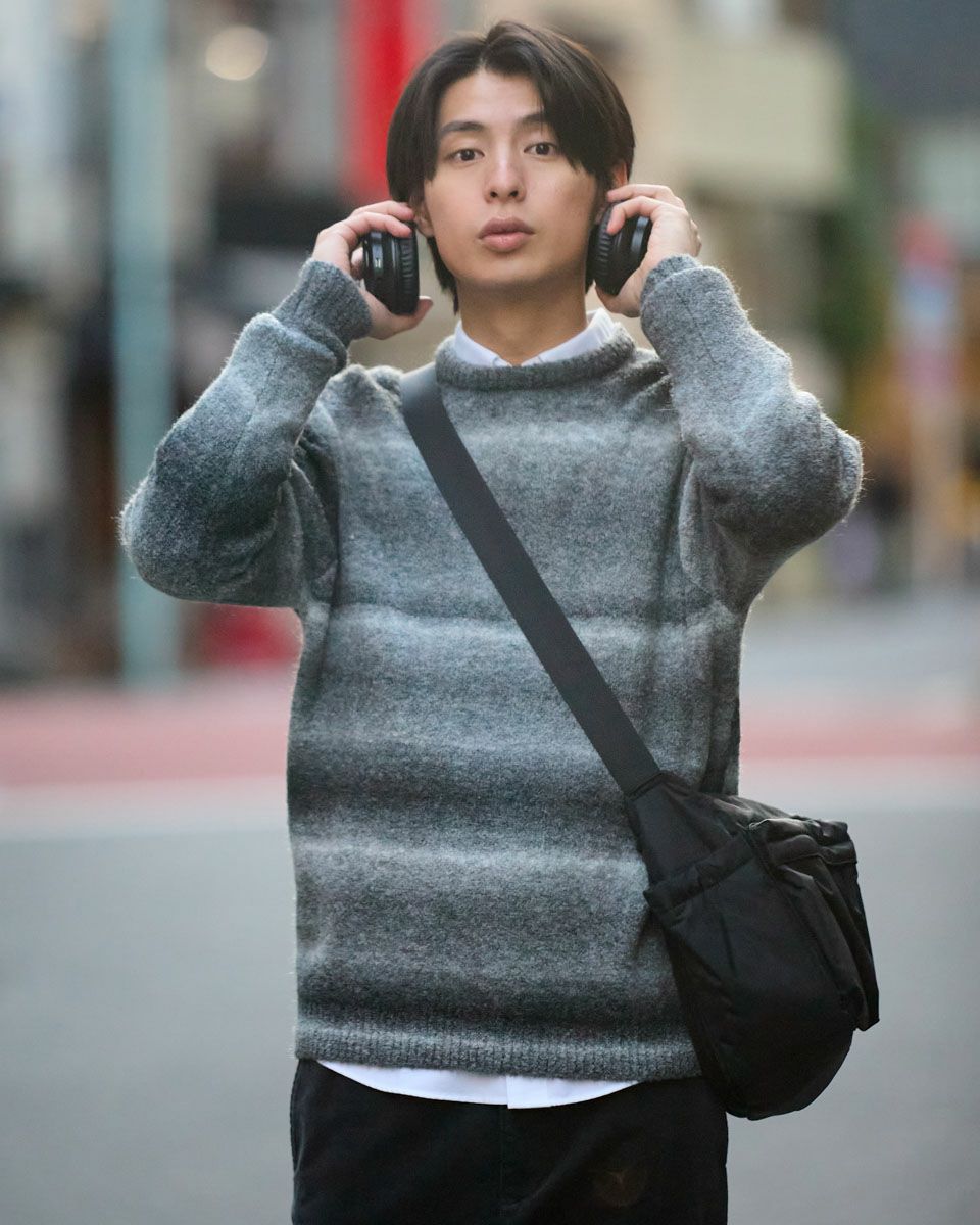 クルーネックニット