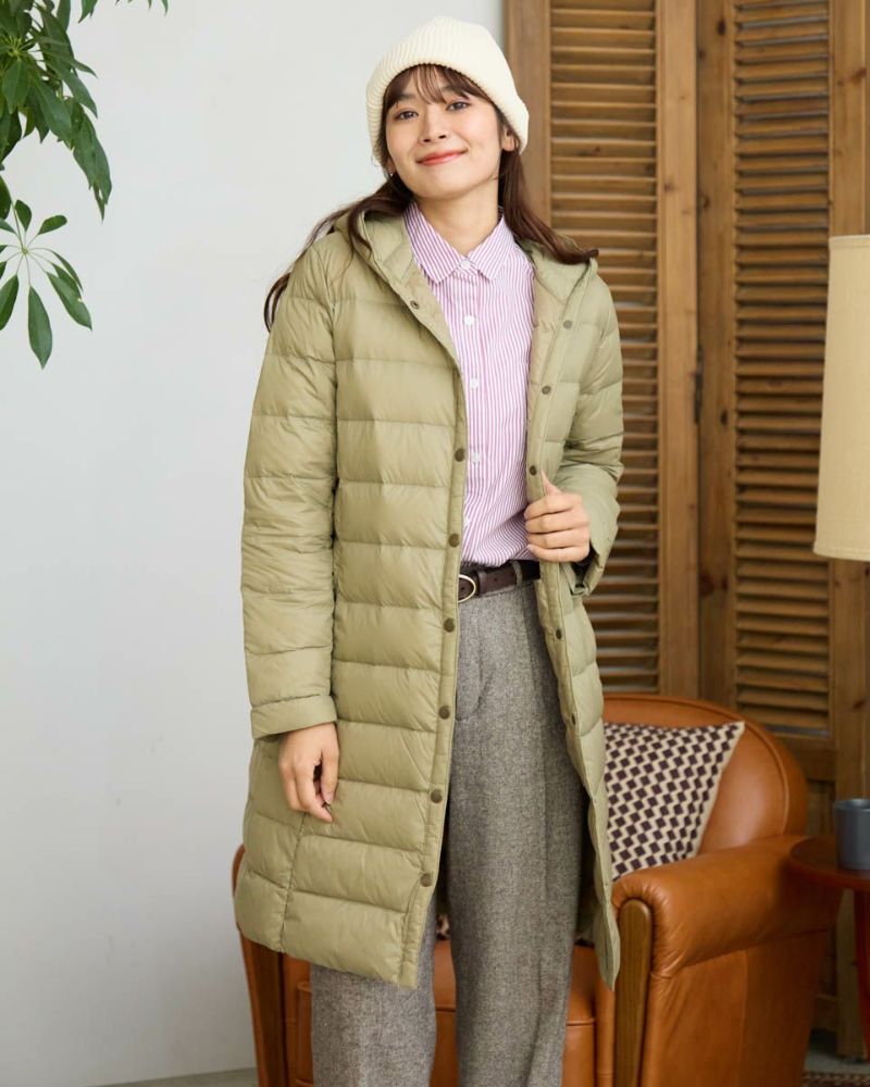 パラスパレス 軽い暖かい明るい色の薄手ダウンコート パラスパレス 軽い暖かい明るい色の薄手ダウンコート パラスパレスの