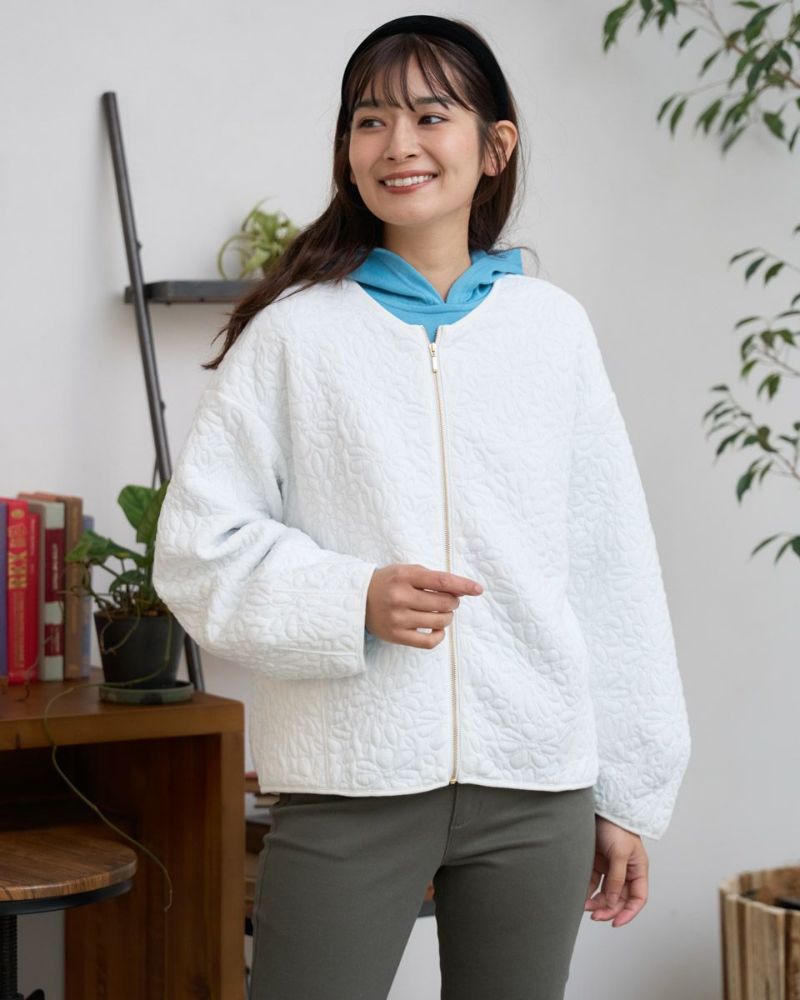 GABRIELLA ホワイト キルティングジャケット スエード調キルティングジャケット | ビアッジョブルー(Viaggio blu